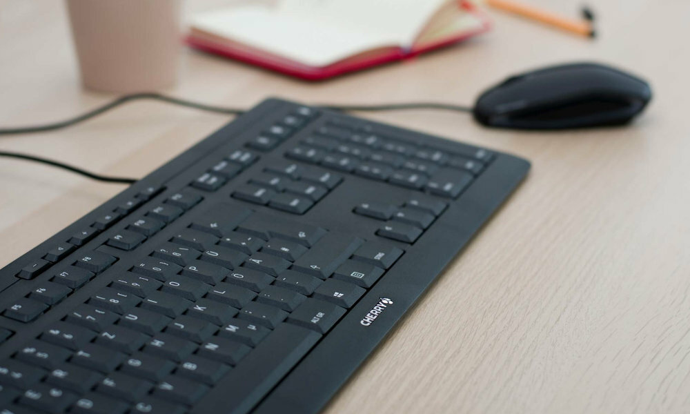 CHERRY Stream Czarny bok