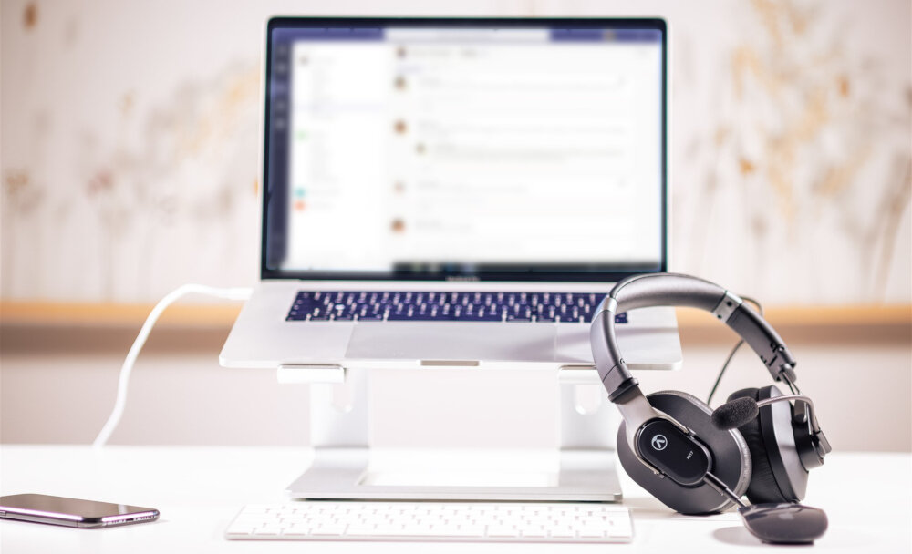 Słuchawki AUSTRIAN AUDIO PB17 dźwięk moc łączność szumy redukcja szumów hałas głośność zakres częstotliwość waga zasilanie ładowanie złącze port wtyczka działanie etui smartfon sterowanie wygoda muzyka