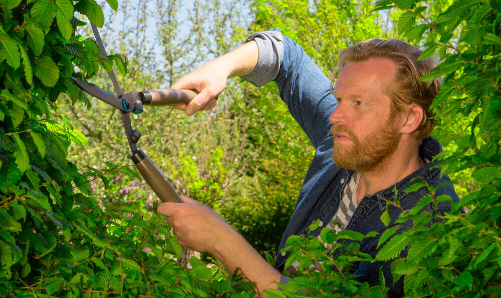 Nożyce do żywopłotu GARDENA NatureCut 12300-20 uchwyty w 100% wykonane z drewna z certyfikatem FSC wysoka jakosc rustykalny urok estetyczny design wytrzymalosc