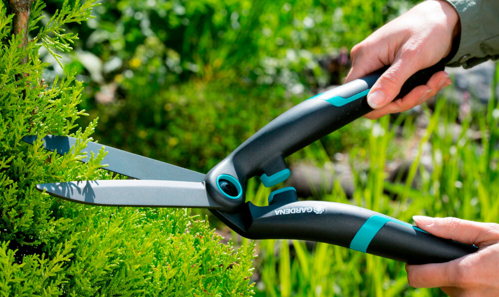 Nożyce do żywopłotu GARDENA PrecisionCut 12302-20 wysokiej jakosci ostrza ze stali antyadhezyjna powloka ograniczenie tarcia latwe czyszczenie ochrona przed korozja dlugosc ostrzy 180 mm