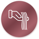 1. Delikatnie unieś włosy od nasady