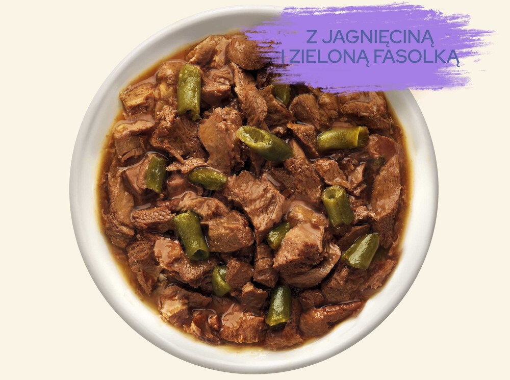 Karma dla kota CAT CHOW Adult Jagnięcina z zieloną fasolką 10 x 85 g jasne tło widok z góry na miskę wypełnioną karmą delikatne kawałki jagnięciny i zielonej fasolki smakowita galaretka Mmkra forma bez dodatku barwników witaminy A i D3 tauryna wartościowe uzupełnienie prawidłowe funkcjonowanie i witalność cynk, jod, mangan, miedź i żelazo