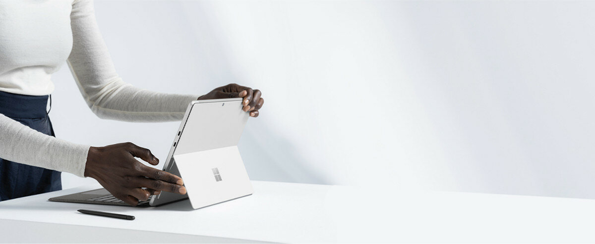 Laptop MICROSOFT Surface Pro 8 - Windows Security  