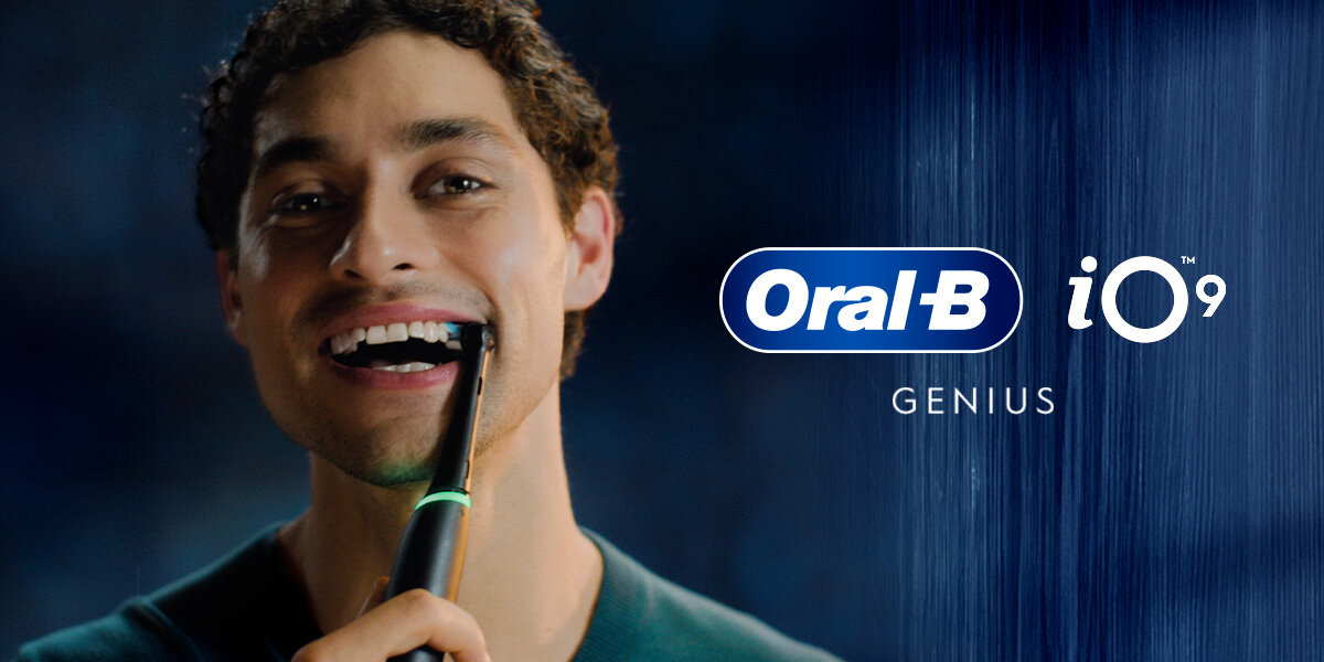 Szczoteczka magnetyczna ORAL-B iO 9 (2 sztuki) zdjęcie lifestyle Inteligentna pielęgnacja