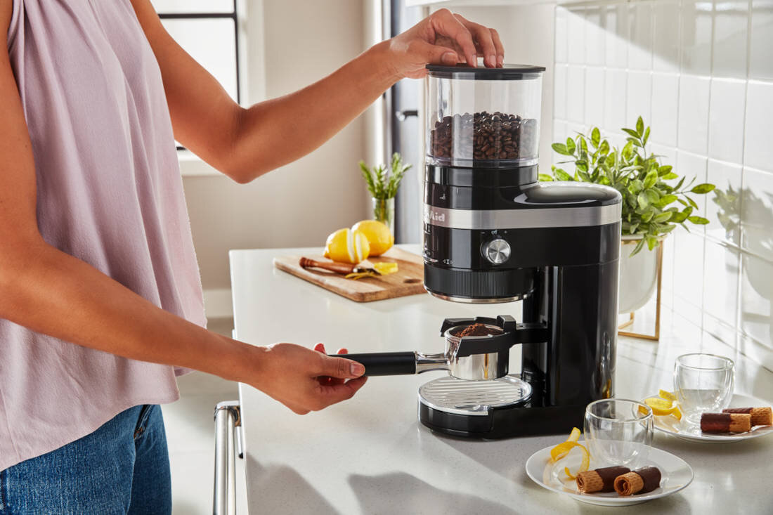 Mlynek do kawy KITCHENAID 5KCG8433EOB Czarny wbudowany regulowany uchwyt na kolbe
