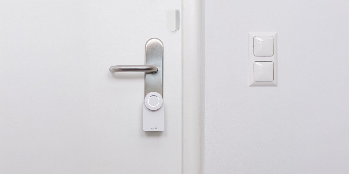 Czujnik otwarcia drzwi NUKI Door Sensor Bluetooth, automatyczne, domknięcie, auto lock, zamknięcie, czujnik zamontowany do drzwi