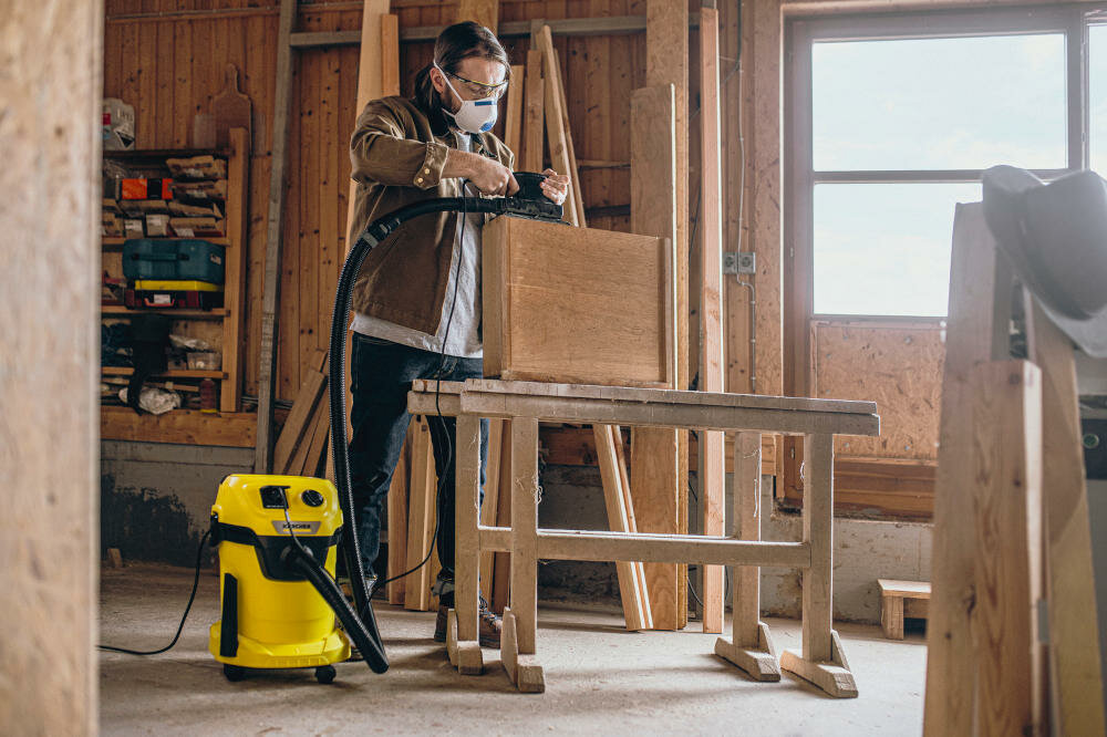 Odkurzacz KARCHER WD 3 P V-17/4/20 1.628-171.0 funkcja wydmuchu komfort wygoda uzytkowanie Gniazdo do elektronarzedzi z automatycznym wlacznikiem