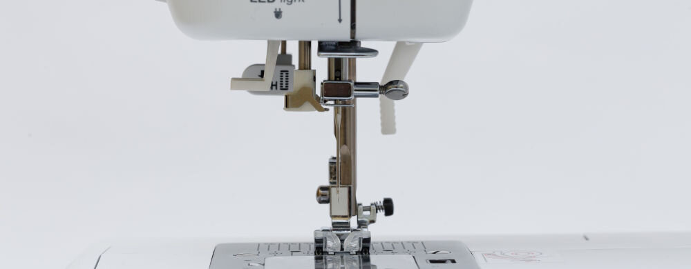 Maszyna do szycia MINERVA M23Q regulacja docisku stopki możliwość zmiany długości ściegów do 4mm idealne dopasow3anie parametrów materiały o róznych grubościach 