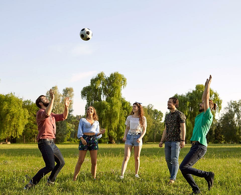Obiektyw szerokokątny doskonale nadaje się do zdjęć krajobrazowych i grupowych