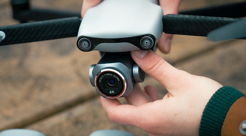 Dron AUTEL ROBOTICS Evo Lite+ bateria lot sterowanie akrobacje czas lotu zasięg funkcje lądowanie kamera rozdzielczość filmy zdjęcia nagrywanie jakość ładowanie aplikacja przesył pilot śmigła stabilizacja fotografia waga wymiary konstrukcja obudowa korpus ramiona silnik