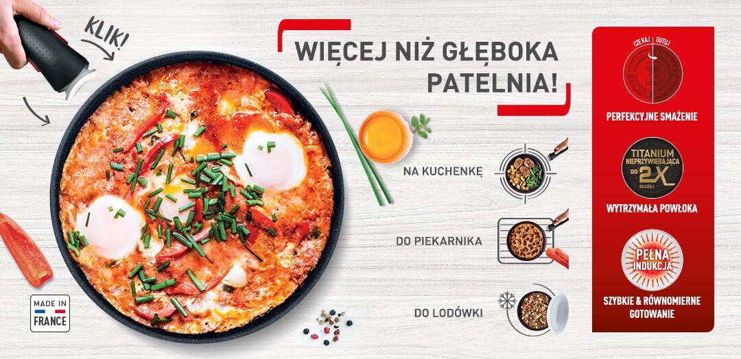 Patelnia TEFAL Ingenio Emotion L897S474 z jedzeniem, a przy niej dłoń trzymająca odpinaną rączkę. Obok różne składniki.
