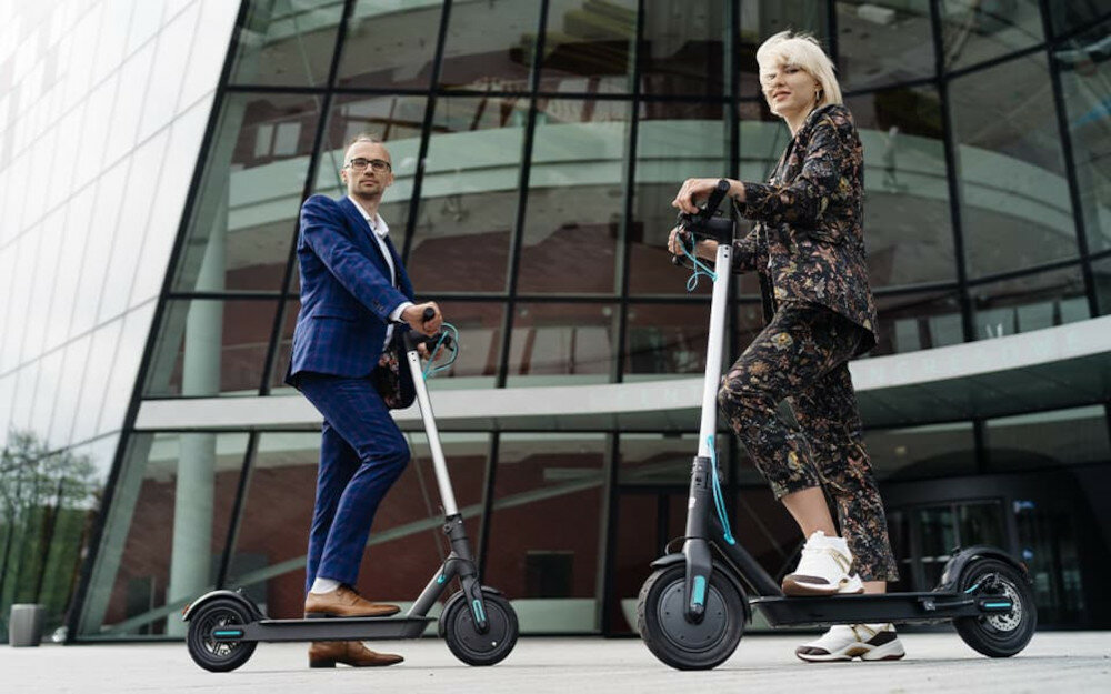 Hulajnoga elektryczna MOTUS Scooty 10 Lite Turkusowy zasieg bateria
