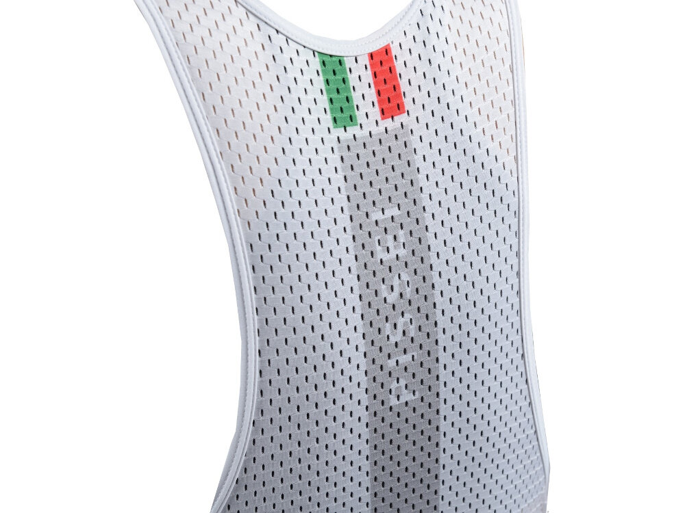 Spodenki rowerowe BOTTECCHIA Red Lab rozmiar L zbliżenie na tył spodenek i siateczkę na plecach wbudowana siateczka na plecach dobra cyrkulacja powietrza odRed Labwadzanie nadmiaru ciepła i wilgoci komfort jazdy zapobiega przegrzewaniu wygoda funkcjonalność