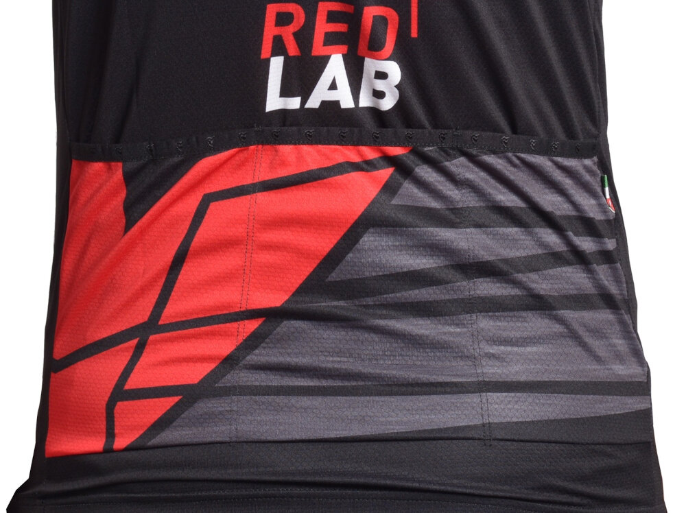 Koszulka rowerowa BOTTECCHIA Red Lab rozmiar M widok na tyl koszulki trzy elastyczne kieszenie na plecach wygodne przechowywanie niezbednych akcesoriow