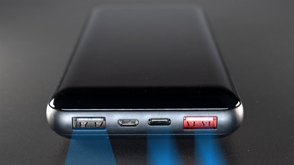 Powerbank 4SMARTS Ultimate 2 10000mAh Czarny wyświetlacz ładowanie ekran