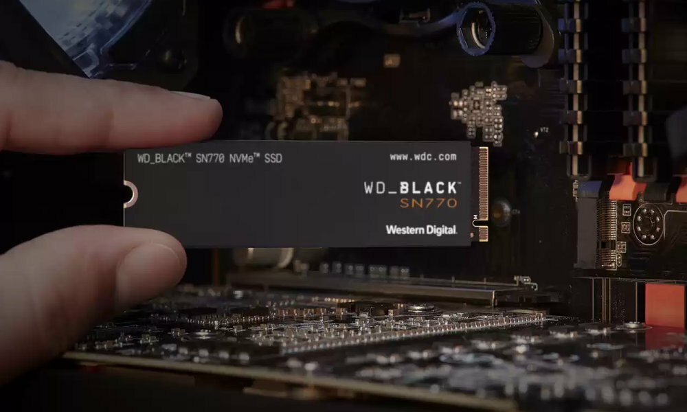 WD Black SN770 1TB SSD reka