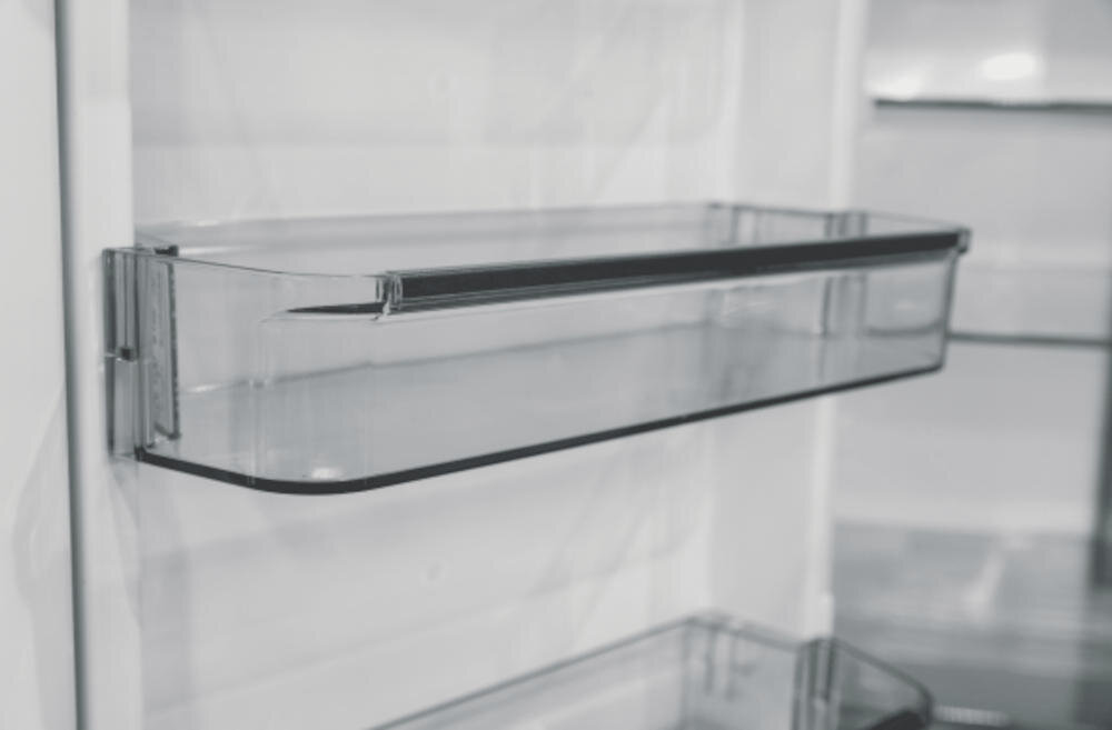 SHARP SJ-FF560EVA-EU lodówka funkcjonalne rozwiązania balkoniki przechowywanie nabiał butelki puszki