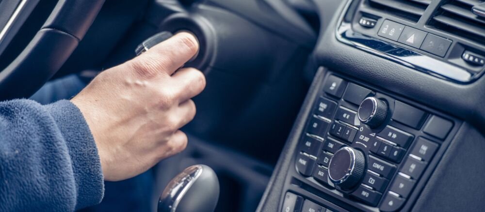 Wideorejestrator MIO MiVue C440  obiektyw rozdzielczość nagrywanie kąt zapis sensor czujnik montaż wymiary ładowanie zasilanie auto samochód rejestrowanie karta pamięć pojemność ładowarka obraz zdjęcia filmy aplikacja sterowanie 