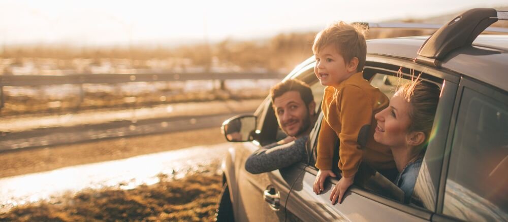 Wideorejestrator MIO MiVue C450 obiektyw rozdzielczość nagrywanie kąt zapis sensor czujnik montaż wymiary ładowanie zasilanie auto samochód rejestrowanie karta pamięć pojemność ładowarka obraz zdjęcia filmy aplikacja sterowanie 