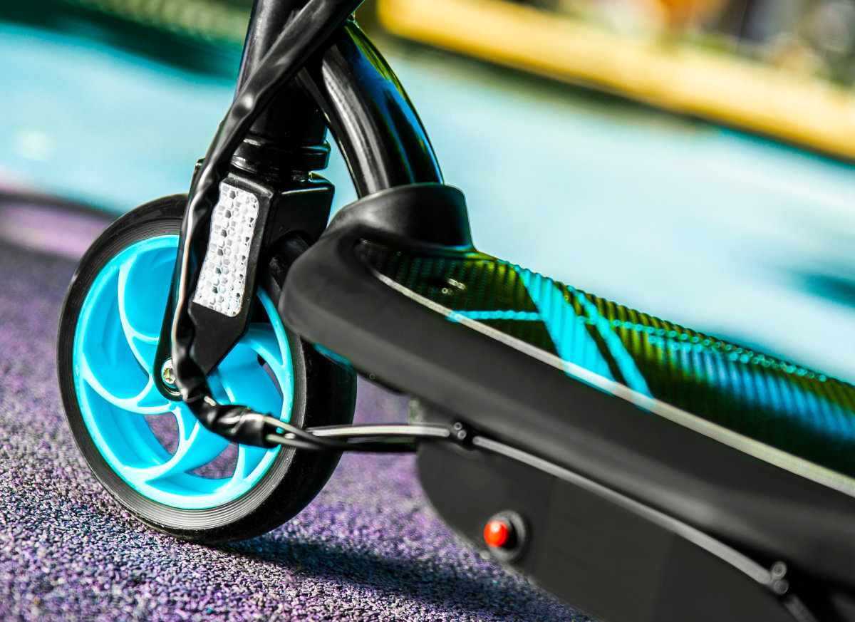 Hulajnoga elektryczna SPOKEY Mizzaro Czarno-niebieski skladana konstrukcja