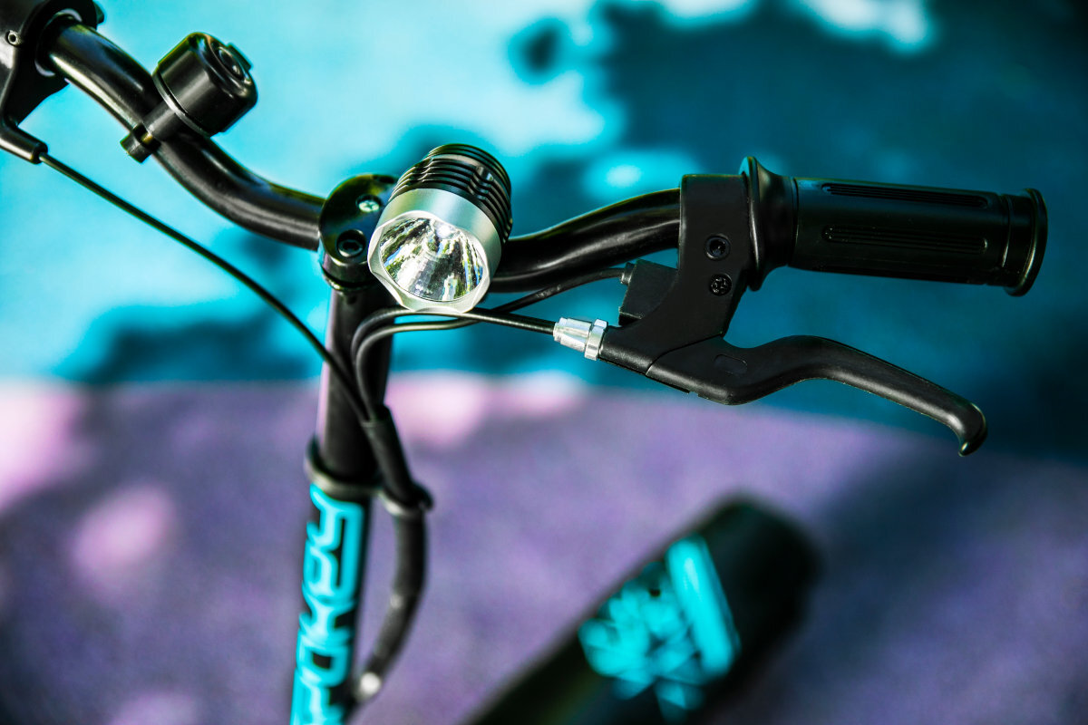 Hulajnoga elektryczna SPOKEY Mizzaro Czarno-niebieski spelnia standardy bezpieczenstwa