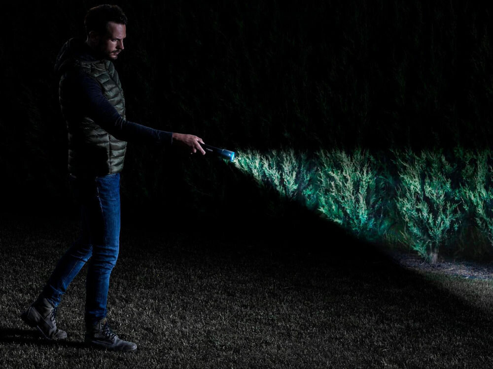 Latarka VARTA Night Cutter F20R aluminium poliwęglan odporność na upadki na wodę czas działania