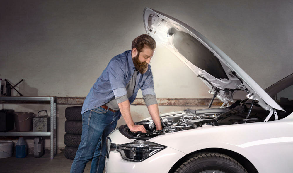 VARTA latarka prace wygodny hak regulowany