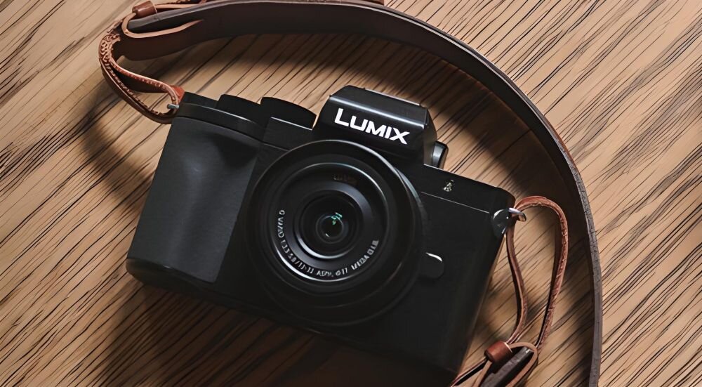 Aparat PANASONIC Lumix G100 zdjęcia obiektyw ekran wizjer ogniskowa przysłona migawka obudowa bateria zasilanie filmy nagrywanie rozdzielczość matryca rozmiar przekątna tryby iso montaż lampa światło przyciski sterowanie menu kontrast jasność balans bieli filtry cmos karta pliki format zapis seria