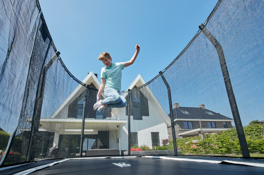 SALTA trampolina bezpieczeństwo siatka zabezpieczająca ochrona skoki upadki urazy