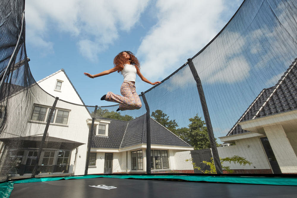 SALTA trampolina bezpieczeństwo siatka zabezpieczająca ochrona skoki upadki urazy