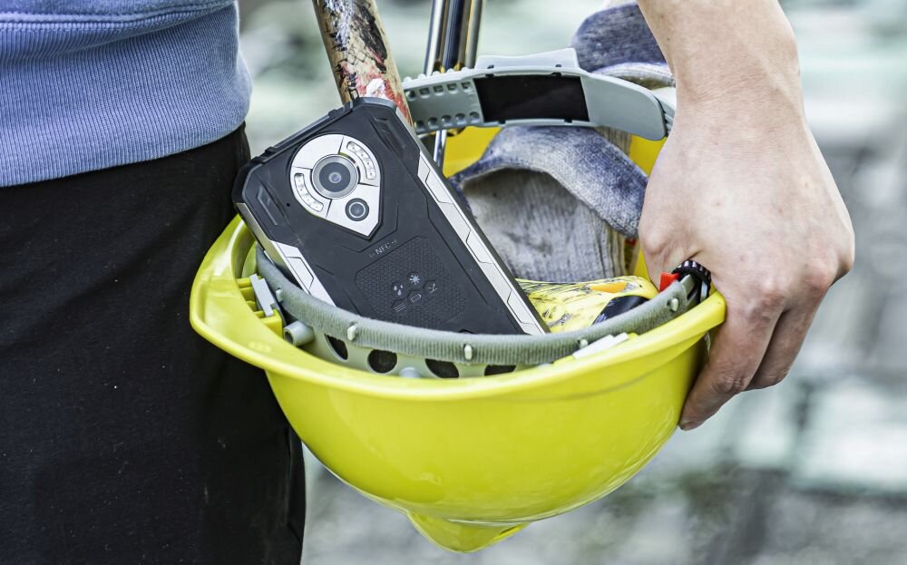 Smartfon OUKITEL WP16   ekran bateria aparat procesor ram pamięć pojemność rozdzielczość zdjęcia filmy opis dane cechy blokady system łączność wifi bluetooth obudowa szkło odporność porty muzyka transfer sieć przekątna matryca waga czujniki oled amoled ips