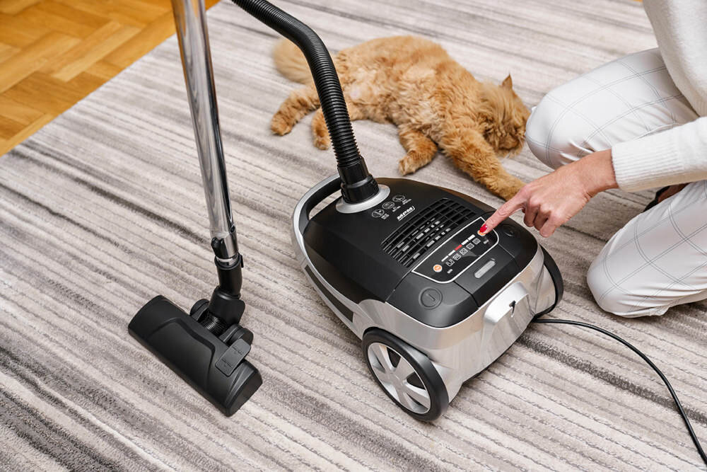 Odkurzacz MPM MOD-51 Czytelny panel dotykowy wygodne sterowanie