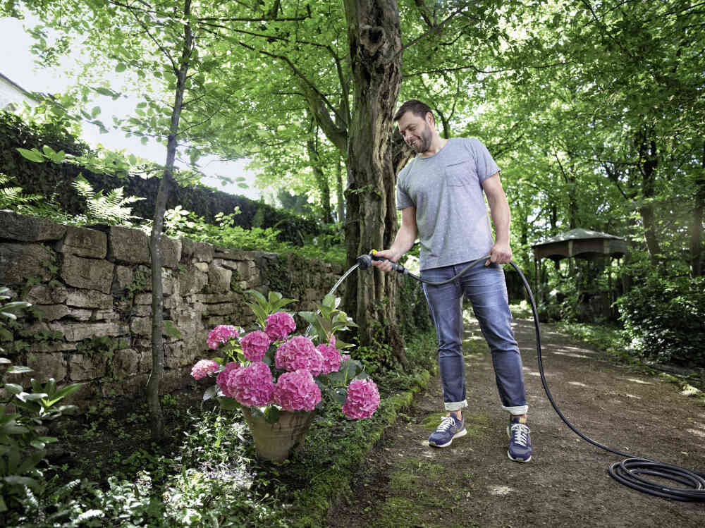 Wąż ogrodowy KARCHER PrimoFlex (26453440) (30 m) + zestaw natryskowy cisnienie przeplyw wody komfort wygoda mocne scianki