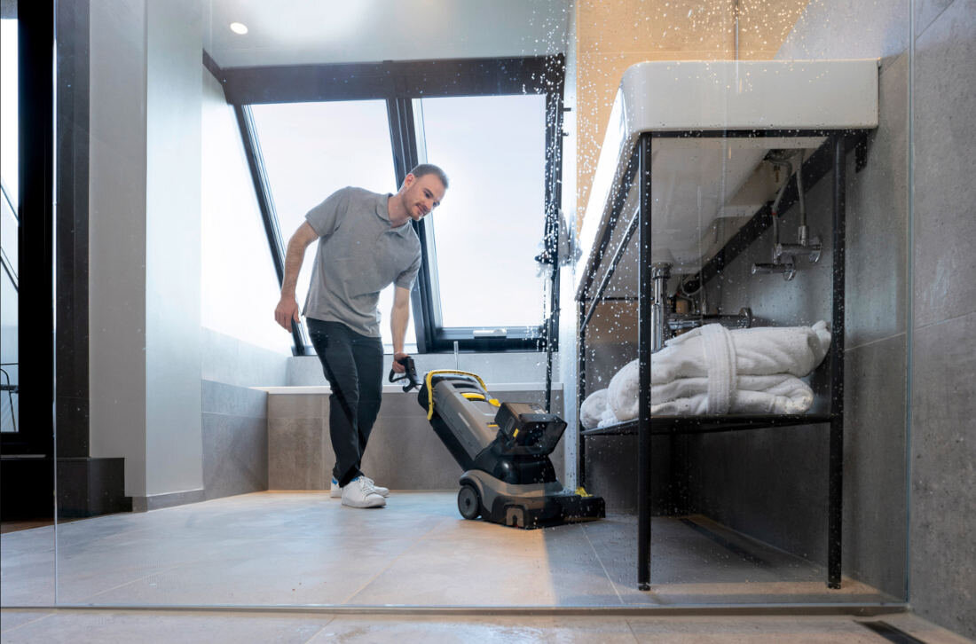 Szorowarka kompaktowa KARCHER Professional BR 30/4 C BP 1.783-234.0 pojemniki pojemnosc 4l