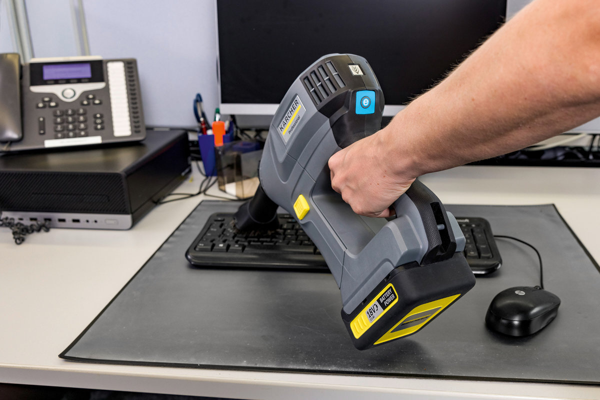 Odkurzacz reczny KARCHER HV 1.394-260.0 akumulator ladowanie wyswietlacz