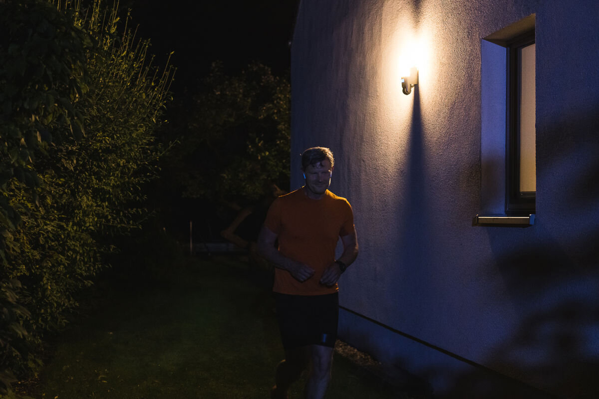 Oprawa zewnętrzna LEDVANCE SMART OUTD SMART+ Wifi Wall Camera Control Dg WiFi funkcja kamery alarmu