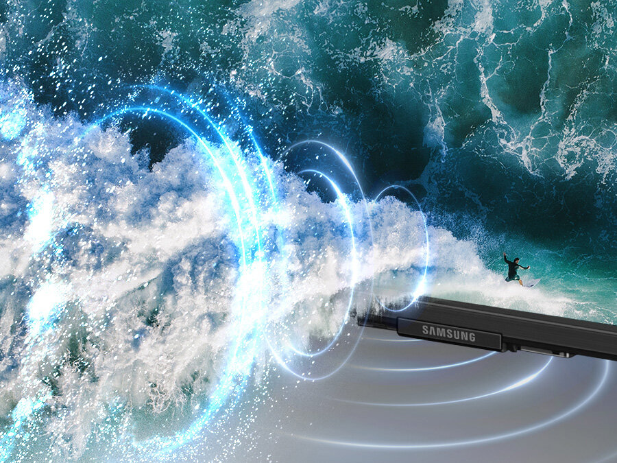 Symulacja graficzna fal dźwiękowych demonstrująca technologię Dźwięku Podążającego za Obiektem, na przykładzie surfera poruszającego się na ekranie. BU8002KXXH