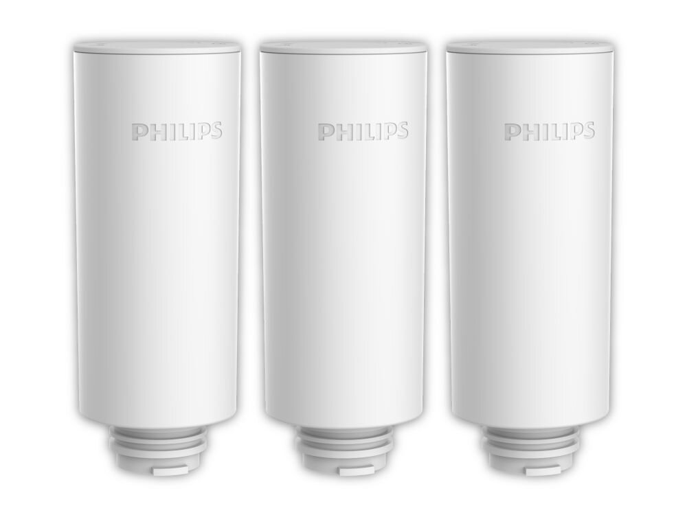 Wkład filtrujący PHILIPS Micro X-Clean AWP225/58 (3 szt.) Zestaw trzech identycznych, białych wkładów filtra wody Philips na białym tle. Każdy cylindryczny filtr ma logo PHILIPS i gwintowaną podstawę, ustawiony pionowo obok siebie.