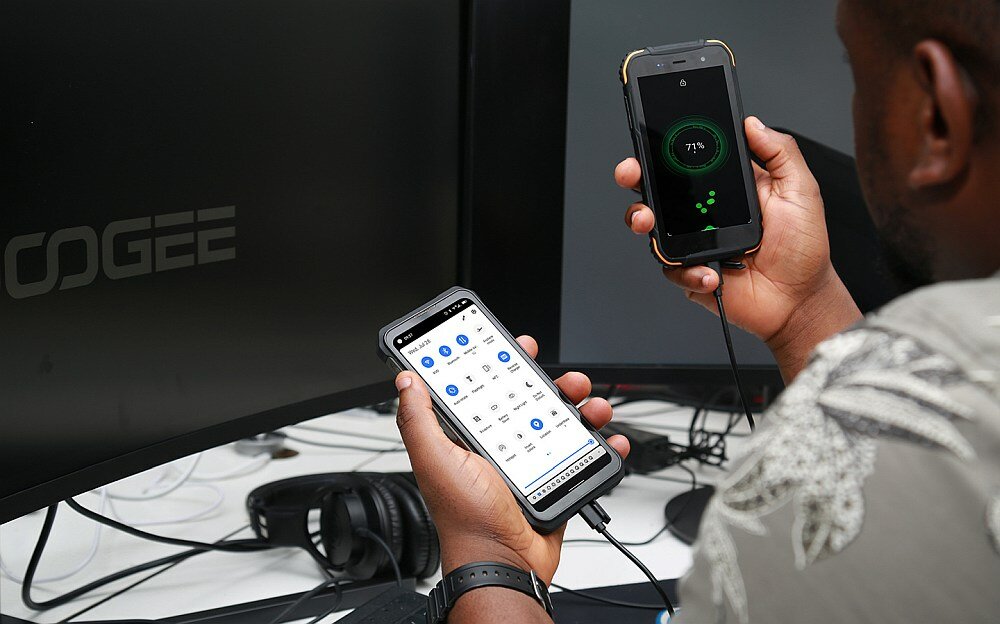 Smartfon DOOGEE V10 ekran bateria aparat procesor ram pamięć pojemność rozdzielczość zdjęcia filmy opis dane cechy blokady system łączność wifi bluetooth obudowa szkło odporność porty muzyka transfer sieć przekątna matryca waga czujniki