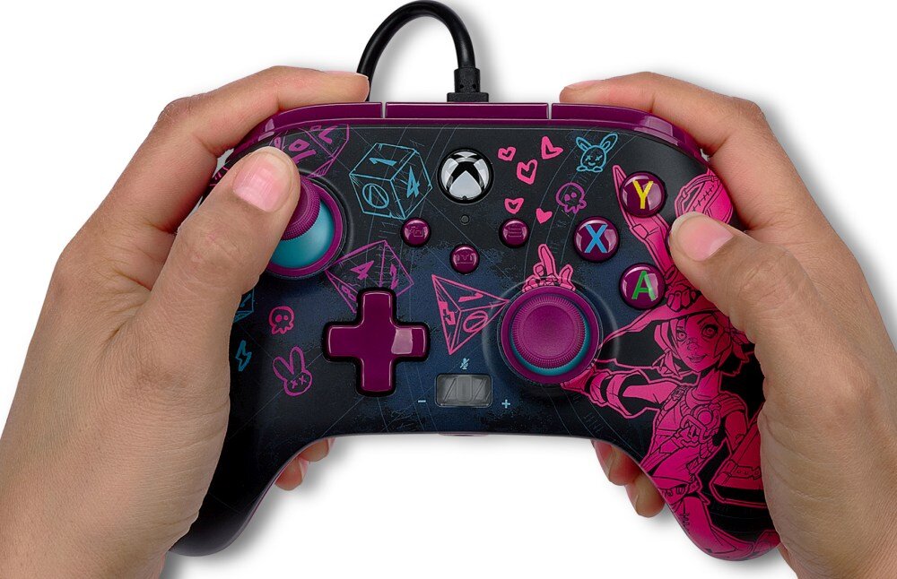 Kontroler POWERA Enhanced jakość wykonanie sterowanie drążki analogowe udostępnianie osiągnięcia zrzuty ekranów możliwości konfiguracja mapowanie drgania silniczki wibracyjne gniazdo pokrętło regulacji głośności kabel USB opakowanie zestaw