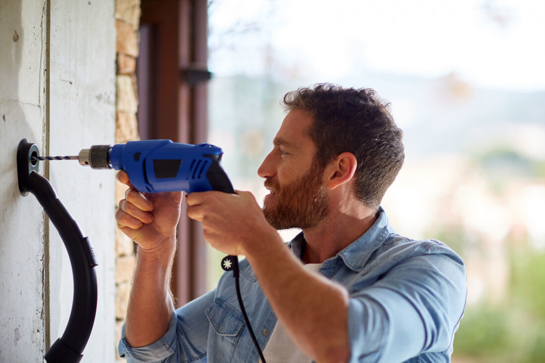 Odkurzacz warsztatowy NILFISK Multi II 22 T Premium Home Edition Gniazdo wtyczki elektrycznej podlaczenie elektronarzedzi