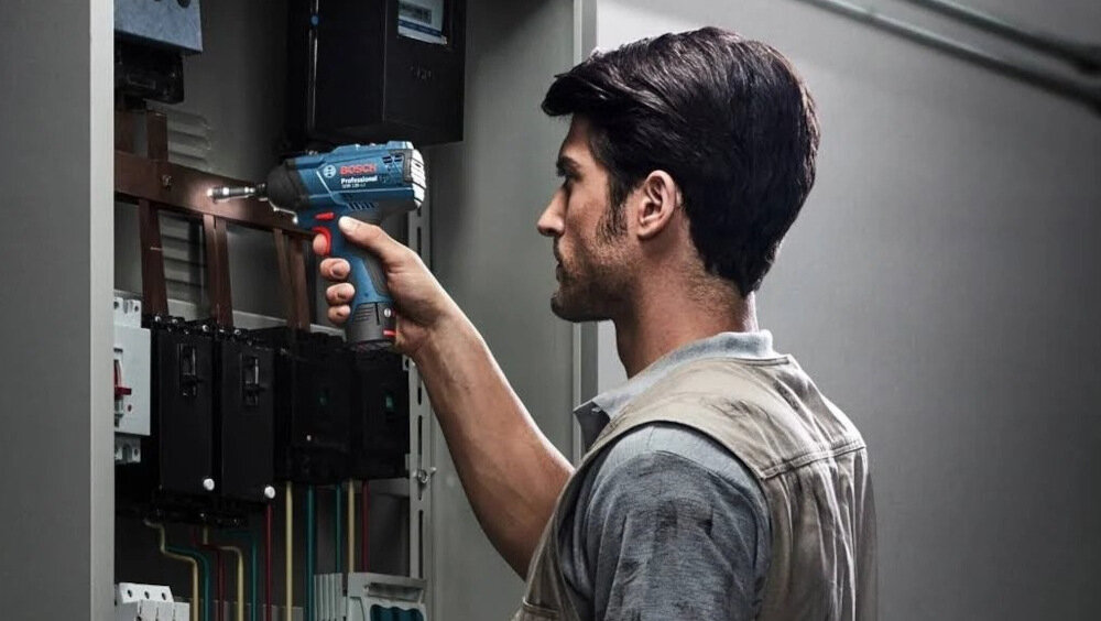 Zakrętarka BOSCH Professional GDR 120-LI 06019F0007 lampka LED o wysokiej intensywności