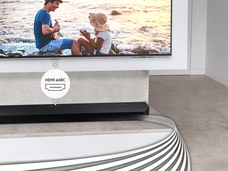 phpkv8kwl pl-feature-sound-quality-without-any-losses-531142701 Soundbar stojący pod telewizorem. Na soundbarze widać ikonkę gniazda HDMI. HW-Q700B