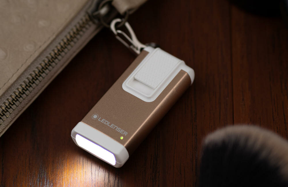 LEDLENSER akumulator dłuższa praca żywotność blokada transportowa zabezpieczenie włączenie