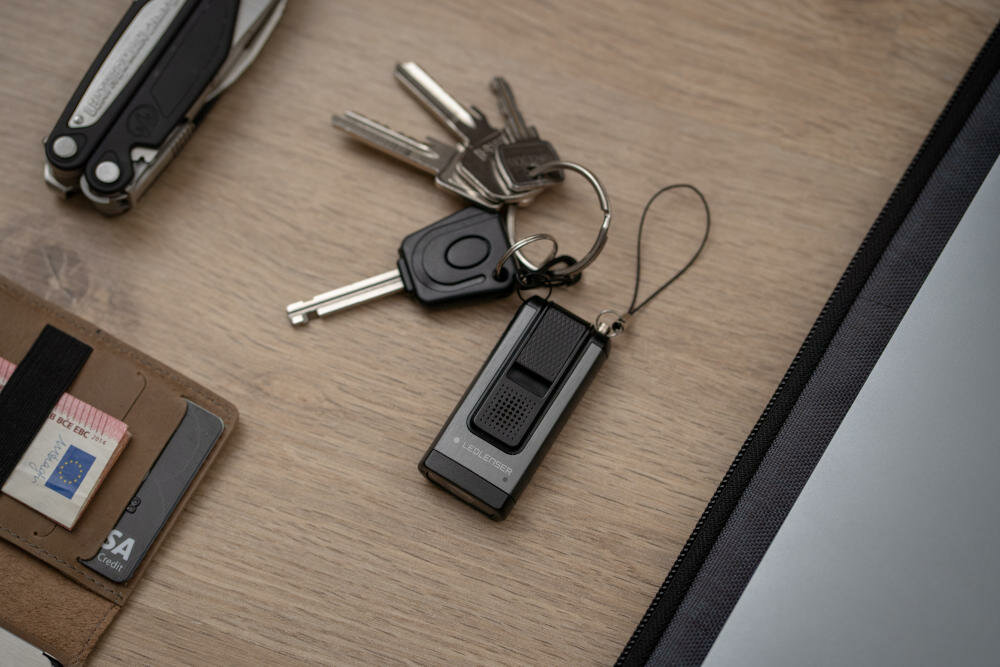 LEDLENSER latarka pamięć przechowywanie dane pendrive świecenie dioda