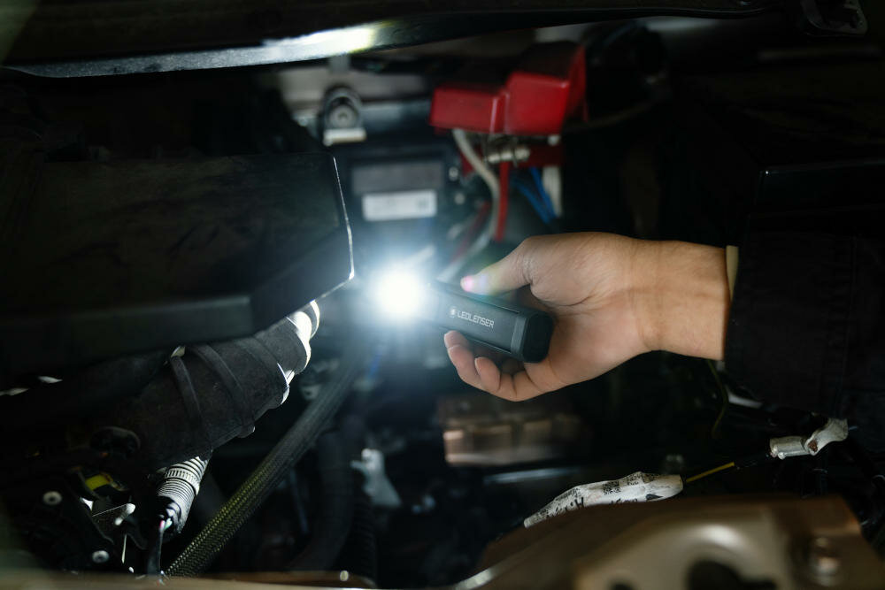 LEDLENSER powieszenie latarka hak montaż