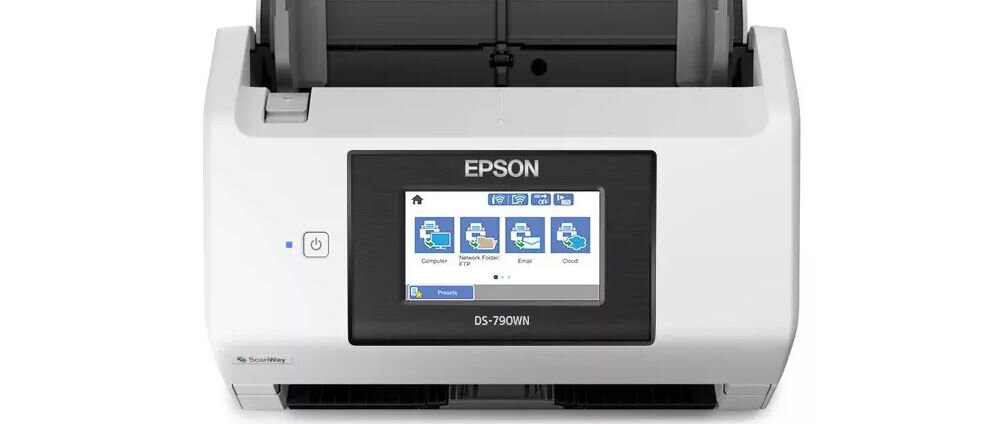 Skaner EPSON WorkForce DS-790WN Wi-Fi zbliżenie na wyświetlacz na białym tle kolorowy ekran dotykowy 10,9 cala szybki dostęp do funkcji