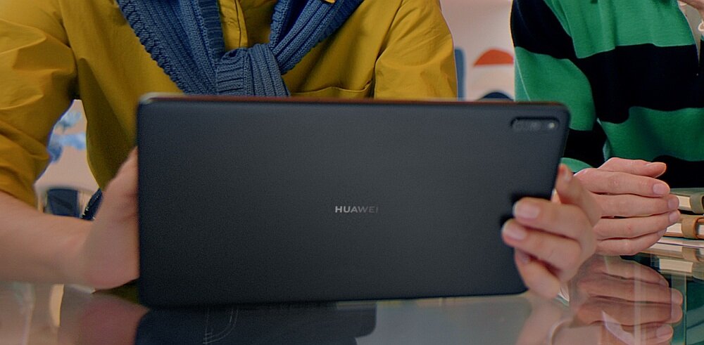 Tablet HUAWEI MatePad ekran bateria aparat procesor ram pamięć pojemność rozdzielczość zdjęcia filmy opis dane cechy blokady system łączność wifi bluetooth obudowa szkło odporność porty muzyka transfer sieć przekątna matryca waga czujniki
