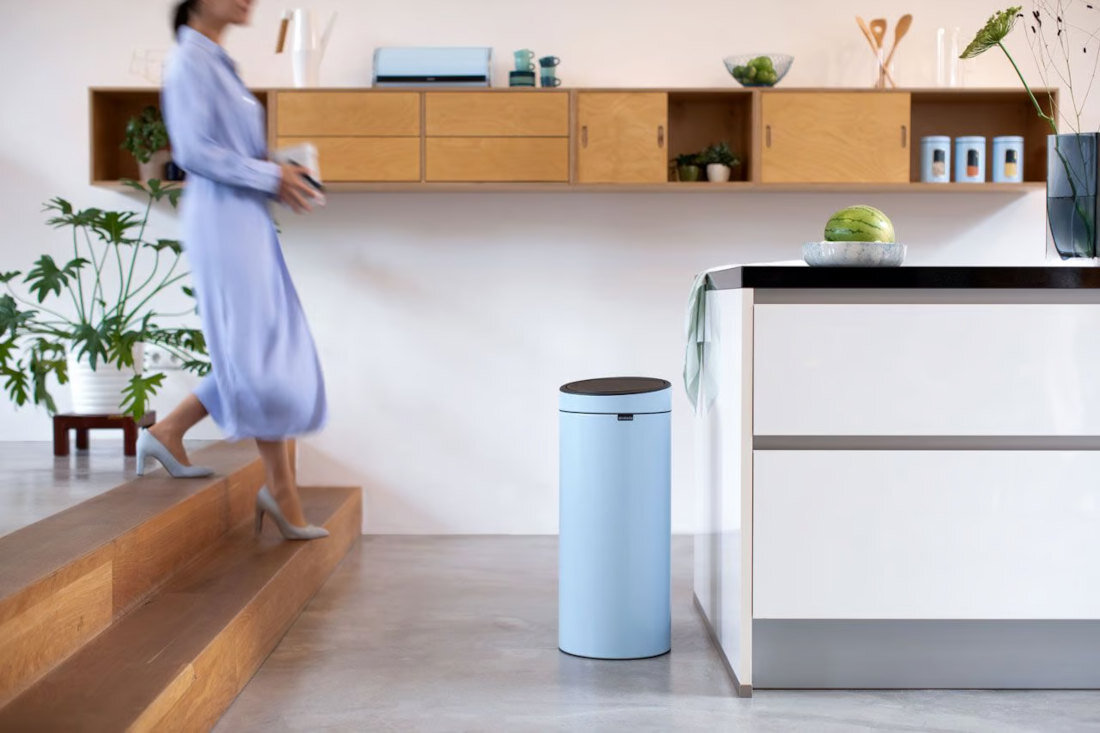 Kosz na śmieci BRABANTIA Touch Bin New 149986 30L Beżowy Różnorodność wykończeń wysoka jakość materiał wykończeniu ze stali błyszczącej i matowej stal FPP pojemność wymiary głębokość szerokość wysokość