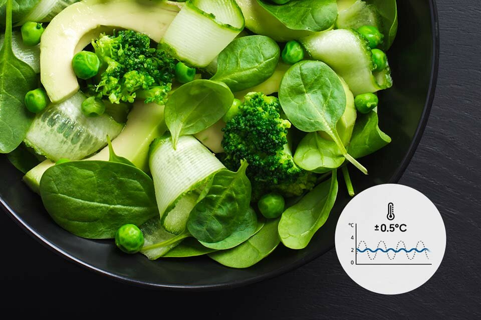 Zdjęcie pokazuje idealnie świeże warzywa, które mogą zachować chrupkość, kolor i smak, dzięki Precise Chef Cooling